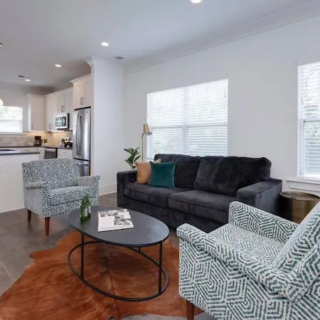 Ten Minutes To Broadway Luxurious Gated Townhome